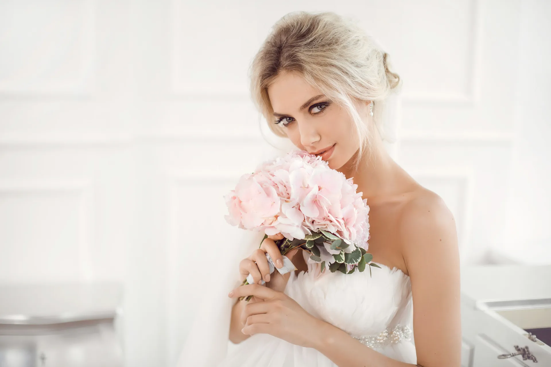 Beitragsbild für den Blogartikel "Schön zur Hochzeit – Lassen Sie Ihre Haut strahlen!"
