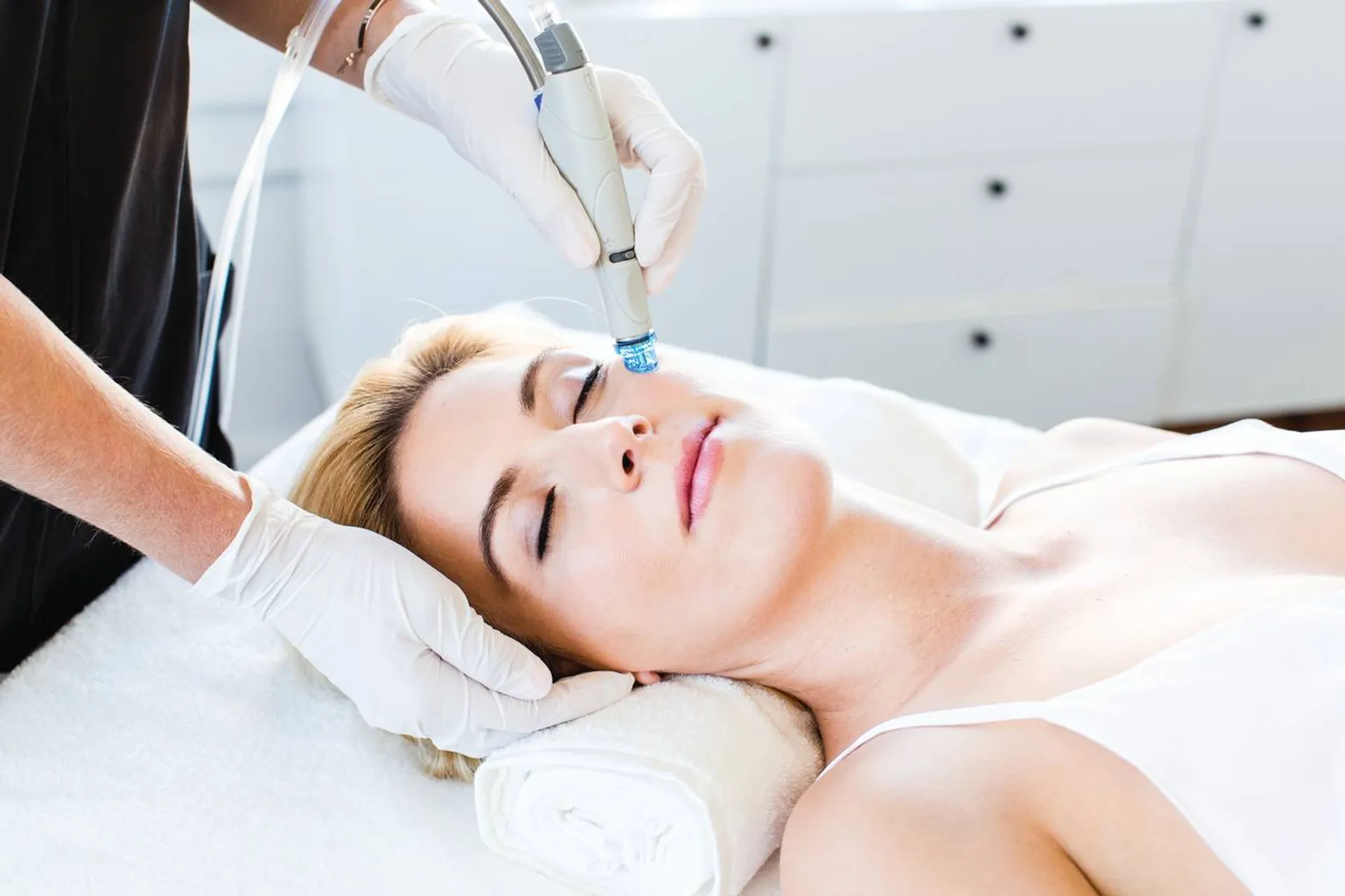 Beitragsbild für den Blogartikel "Hydrafacial Gesichtsbehandlung"