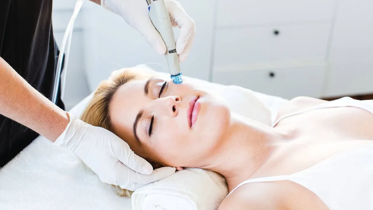 Beitragsbild für den Blogartikel "Hydrafacial Gesichtsbehandlung"