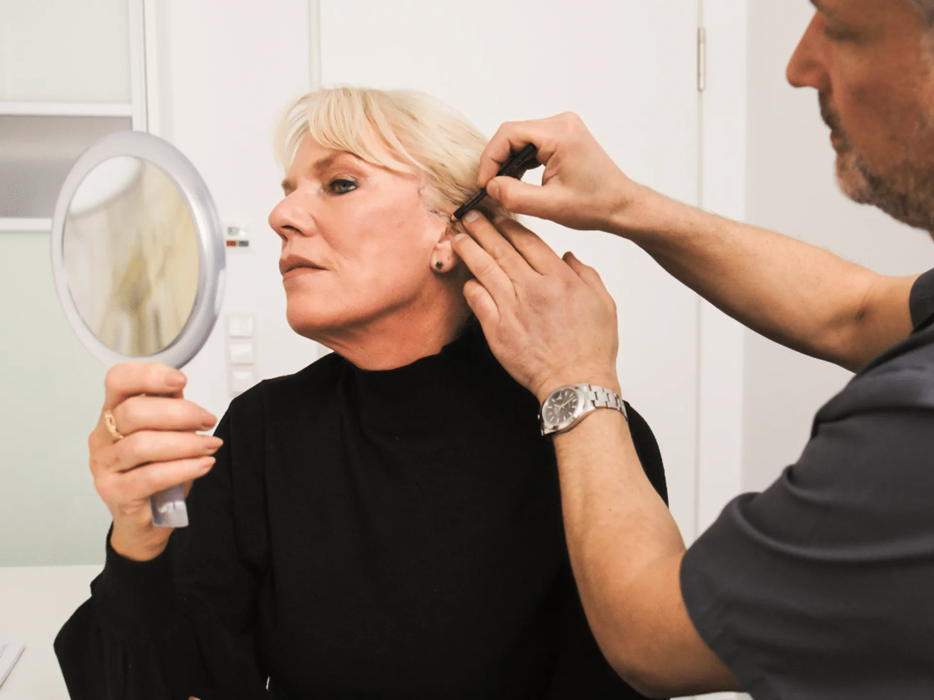 Beitragsbild für den Blogartikel "MACS Facelift: Natürliche Ergebnisse mit schnelleren Heilungszeiten"